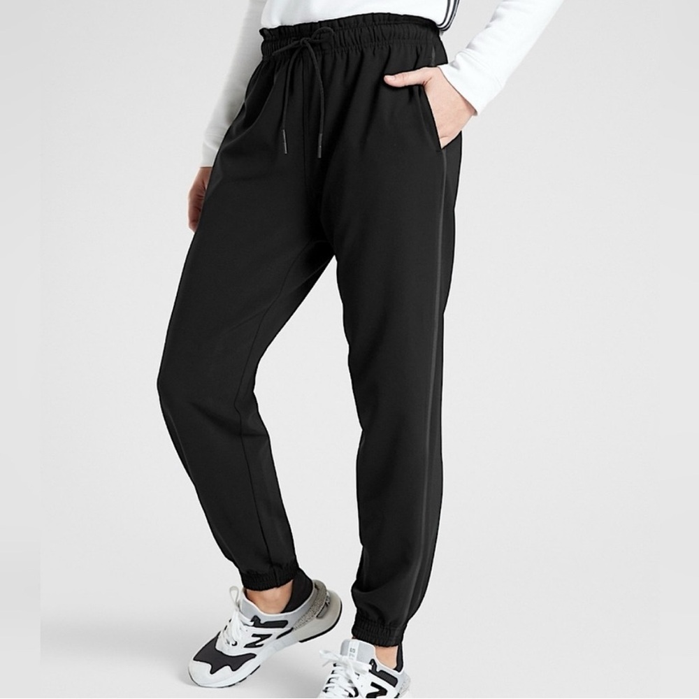 Athleta Metropolis Jogger Pants in PrimaTwill‎ in Black.
